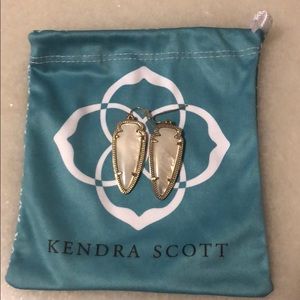 Unfortunately, I cannot wear earrings.